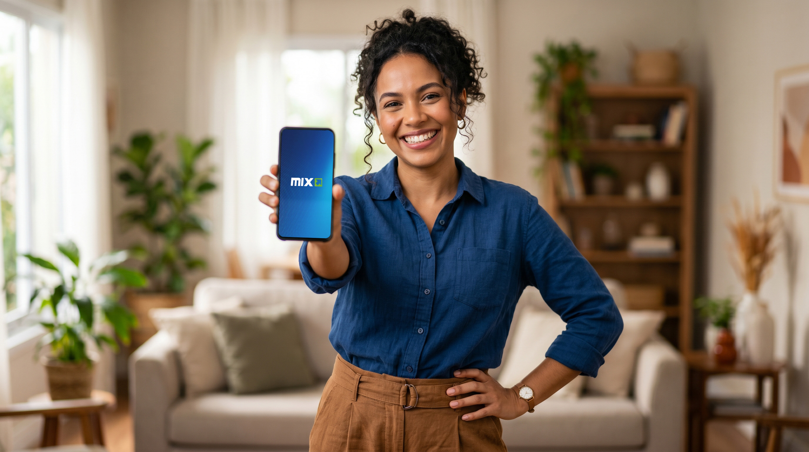 Mulher com Celular - Chip Mix
